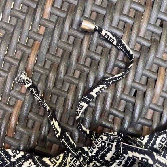 FOREVER 21 BLACK & WHITE PATTERNED DRAWSTRING WAIST SHORTS SIZE L - Picture 9 of 9